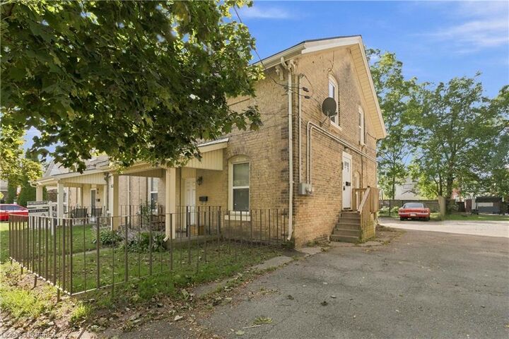 Property Photo:  63 East Avenue Upper  ON N3S 3L5 