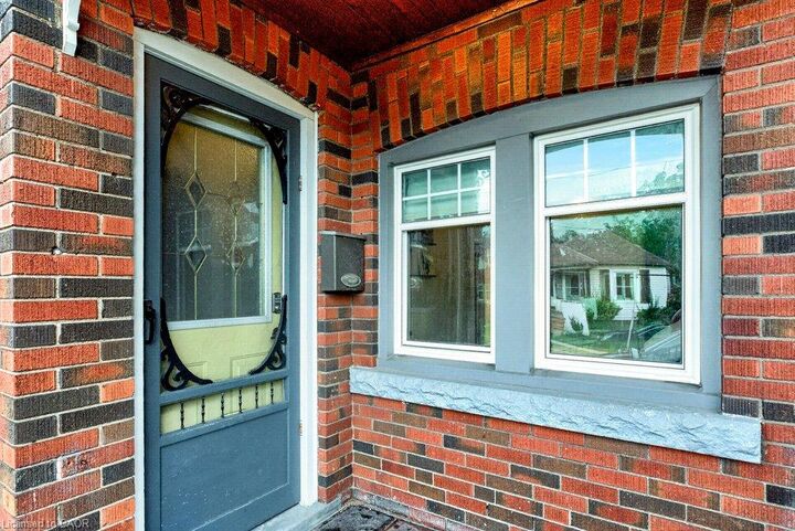 Property Photo:  136 Weir Street N  ON L8H 5E9 