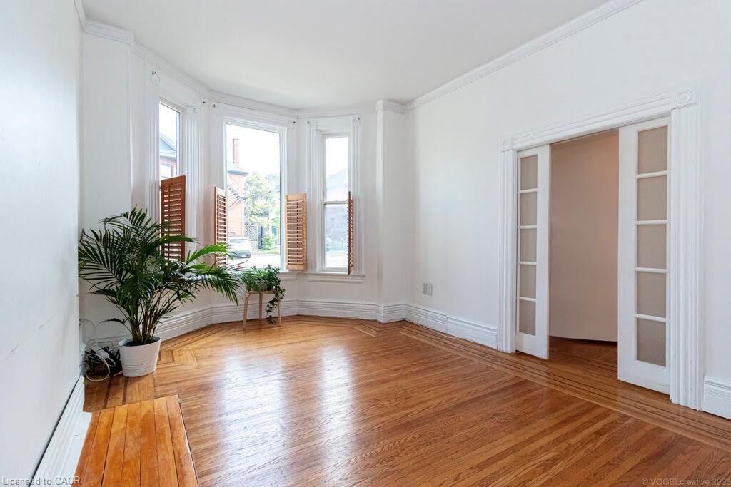 Property Photo:  270 Queen Street S 1  ON L8P 3T3 