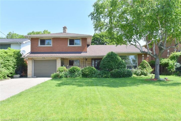 Property Photo:  372 Fennell Avenue W  ON L9C 1G4 