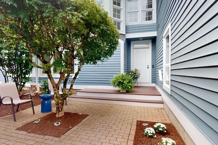 Property Photo:  15 Kings Way 11  MA 02451 