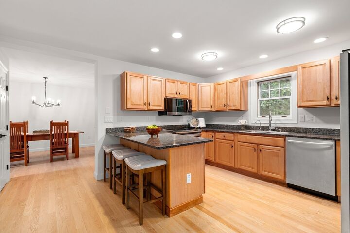 Property Photo:  79 Beecher Pl 5  MA 02459 