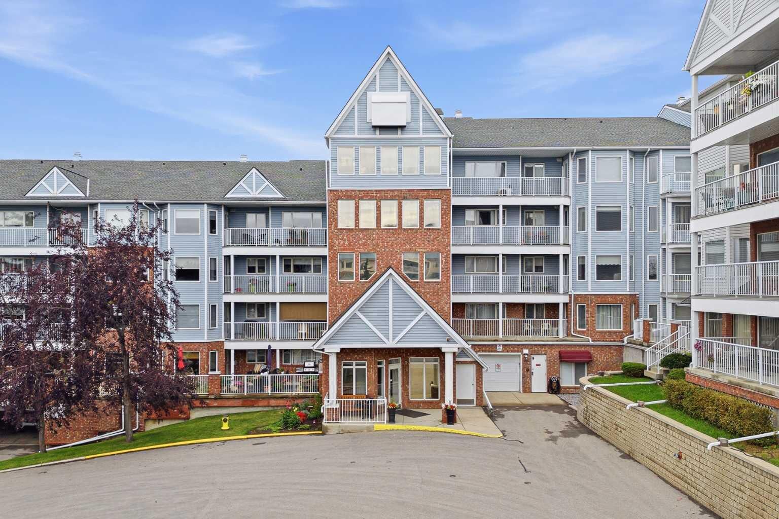 Property Photo:  3102 Hawksbrow Point NW 3102  AB T3G 4C9 