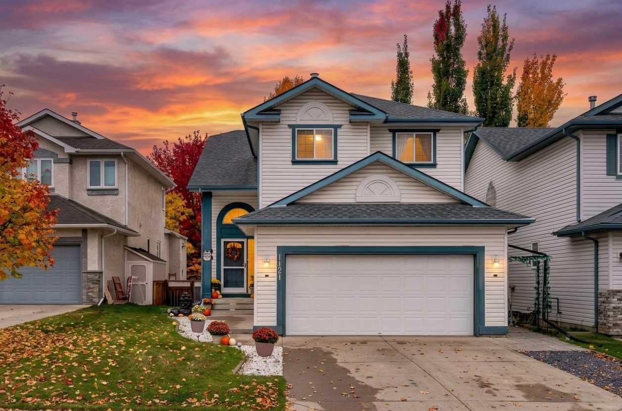 Property Photo:  1121 Sierra Morena Court SW  AB T3H 3N1 