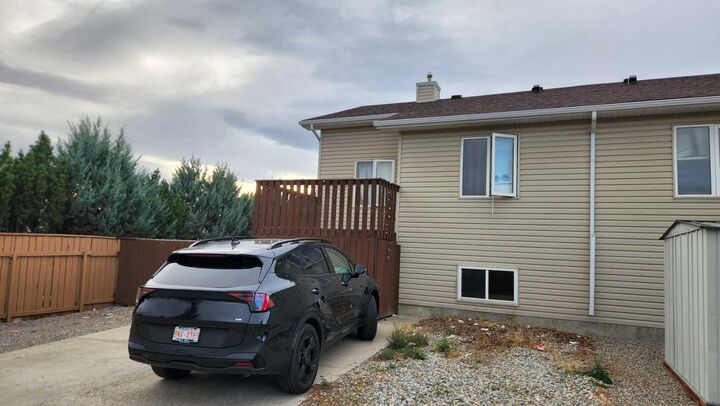 Property Photo:  720 Heritage Boulevard W 1  AB T1K 7X7 