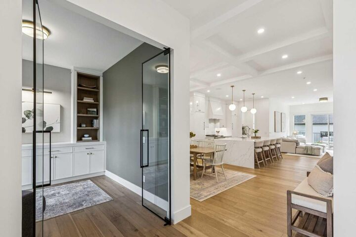 Property Photo:  1635 Bowness Road NW  AB T2N 3K1 