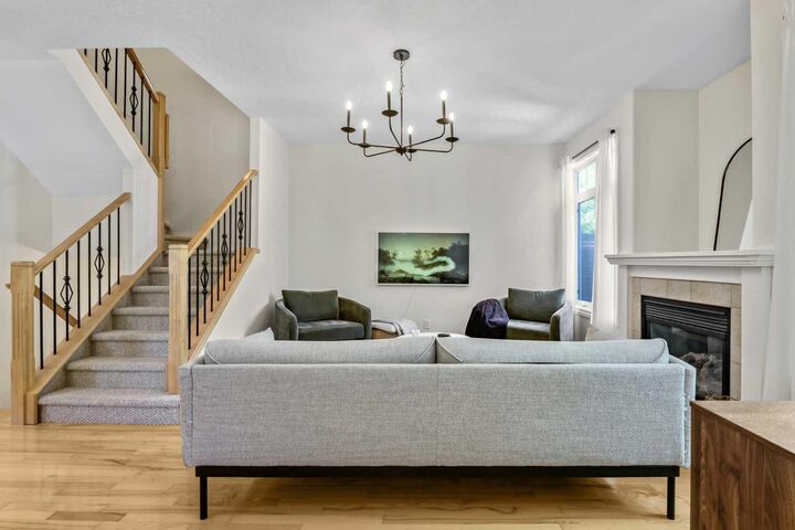 Property Photo:  5633 6 Street SW  AB T2V 0H1 