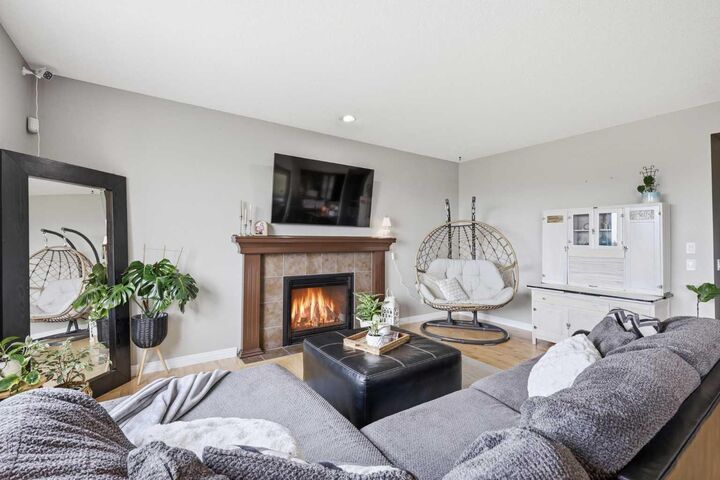 Property Photo:  99 Sunset View  AB T4C 0E8 