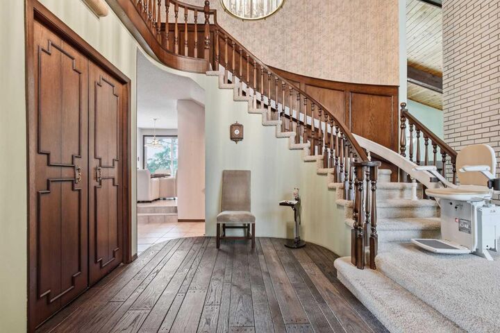 Property Photo:  336 Pump Hill Crescent SW  AB T2V 4M1 