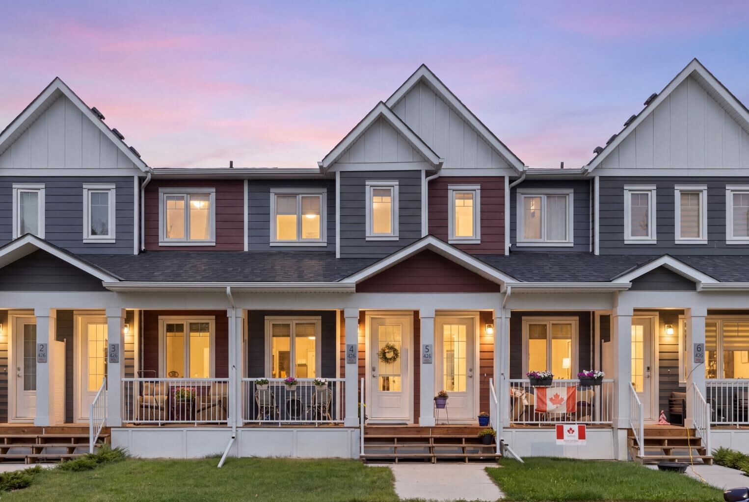Property Photo:  426 13 Avenue NE  AB T2E 1C2 
