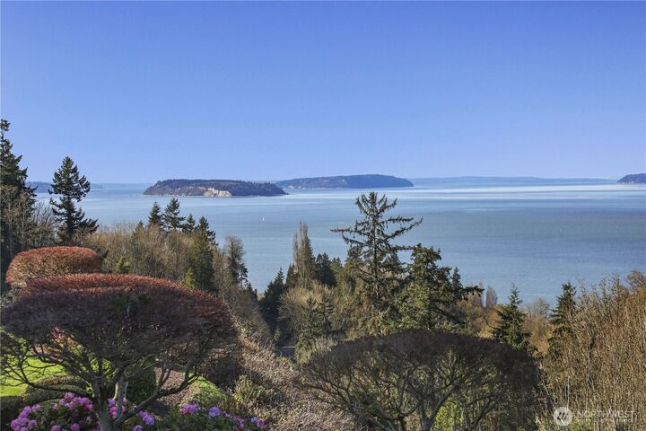 Property Photo:  316  Heather Road  WA 98203 