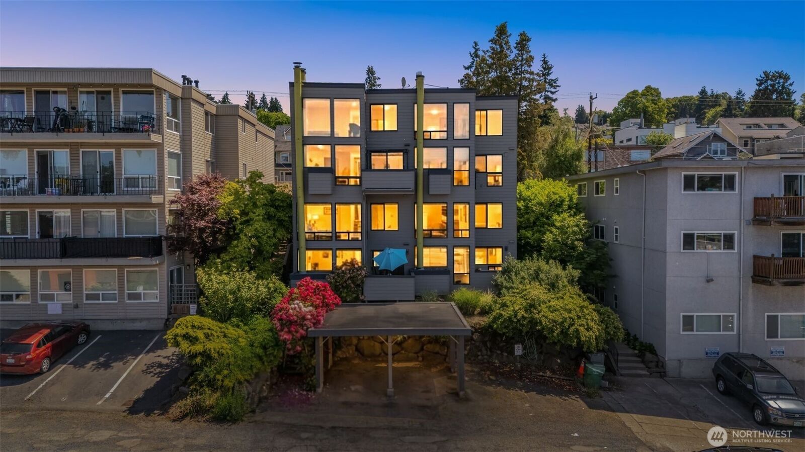 Property Photo:  2831  14th Avenue W 2  WA 98119 