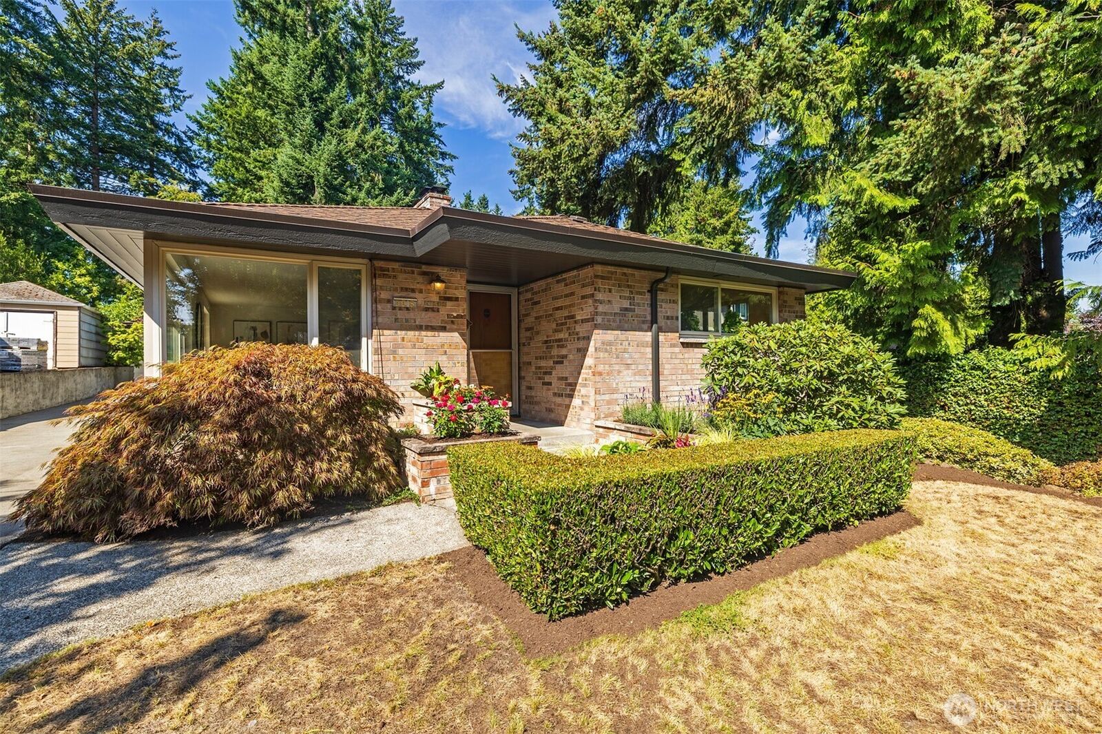 Property Photo: 9815 Roosevelt Way NE WA 98115