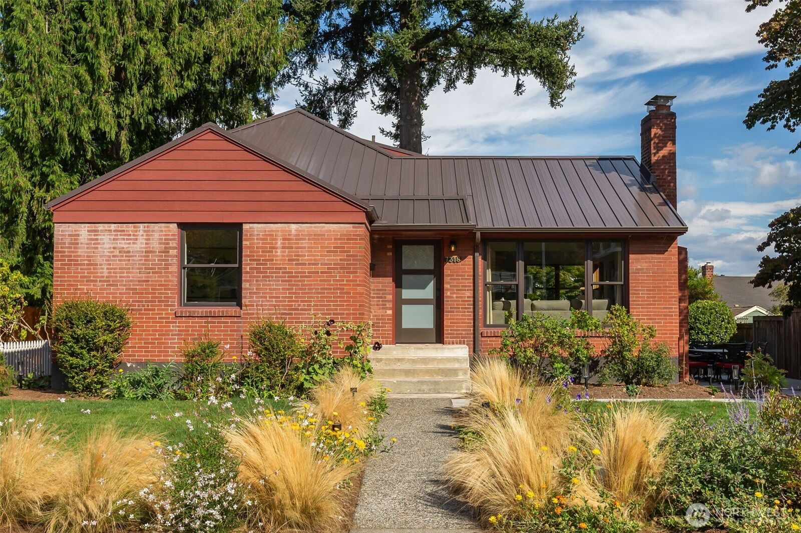 Property Photo:  7318  54th Avenue NE  WA 98115 