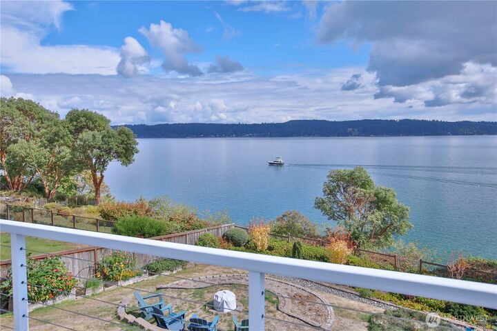 Property Photo: 4231 Bayside Lane WA 98253
