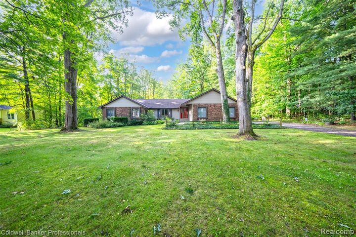 Property Photo: 155 Saratoga Trail MI 48446