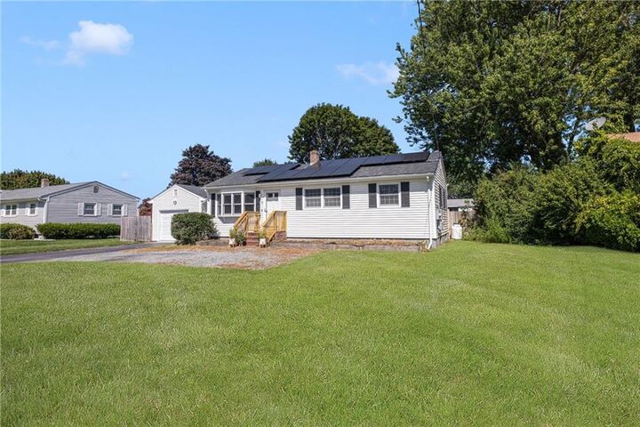 Property Photo:  7 Namquid Drive  RI 02842 
