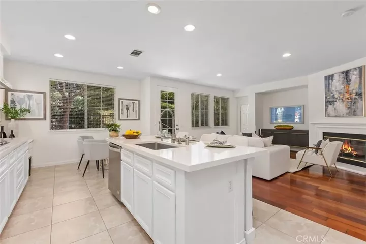 Property Photo: 152 Treehouse CA 92603