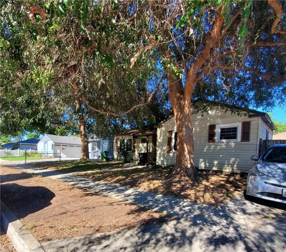 Property Photo: 6850 Hesperia CA 91335