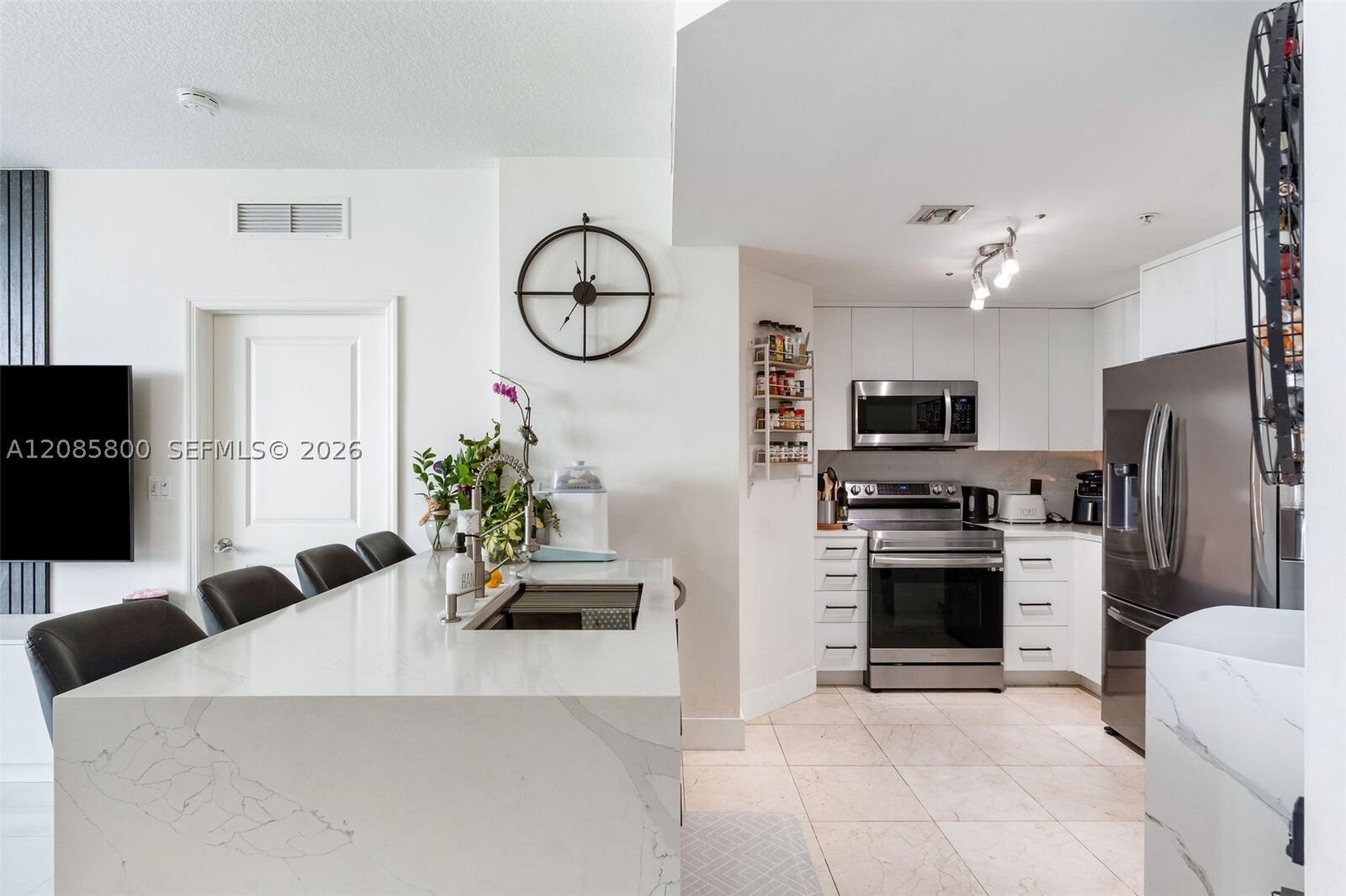 Property Photo: 7900 Harbor Island Dr 518 FL 33141