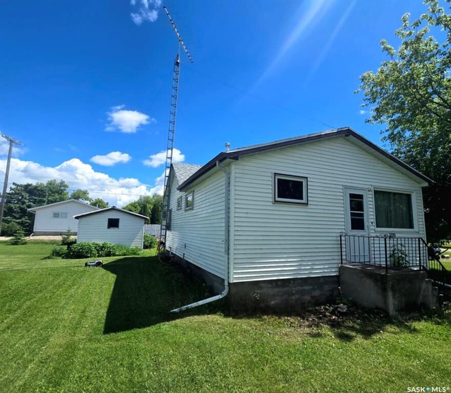 Property Photo:  309 Main Street  SK S0A 1V0 