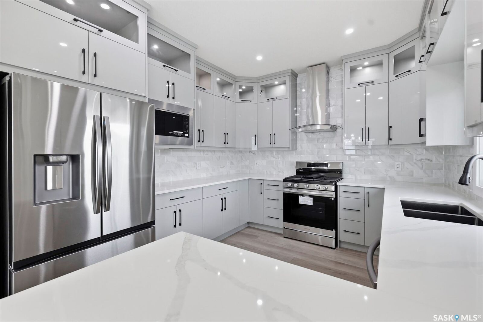 Property Photo:  1215 Nightingale Terrace  SK S7L 7R6 