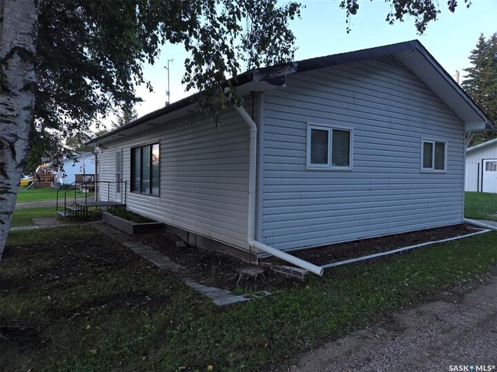 Property Photo:  100 3rd Avenue N  SK S0K 2X0 
