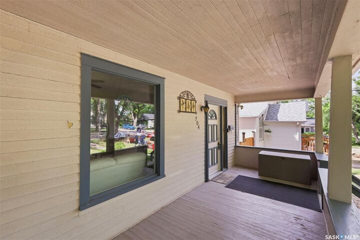 Property Photo:  704 McPherson Avenue  SK S7N 0X8 