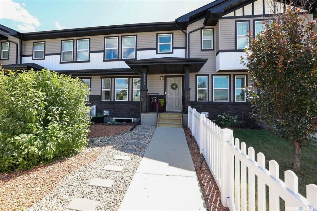 Property Photo:  5417 Green Brooks Way E  SK S4V 3M4 