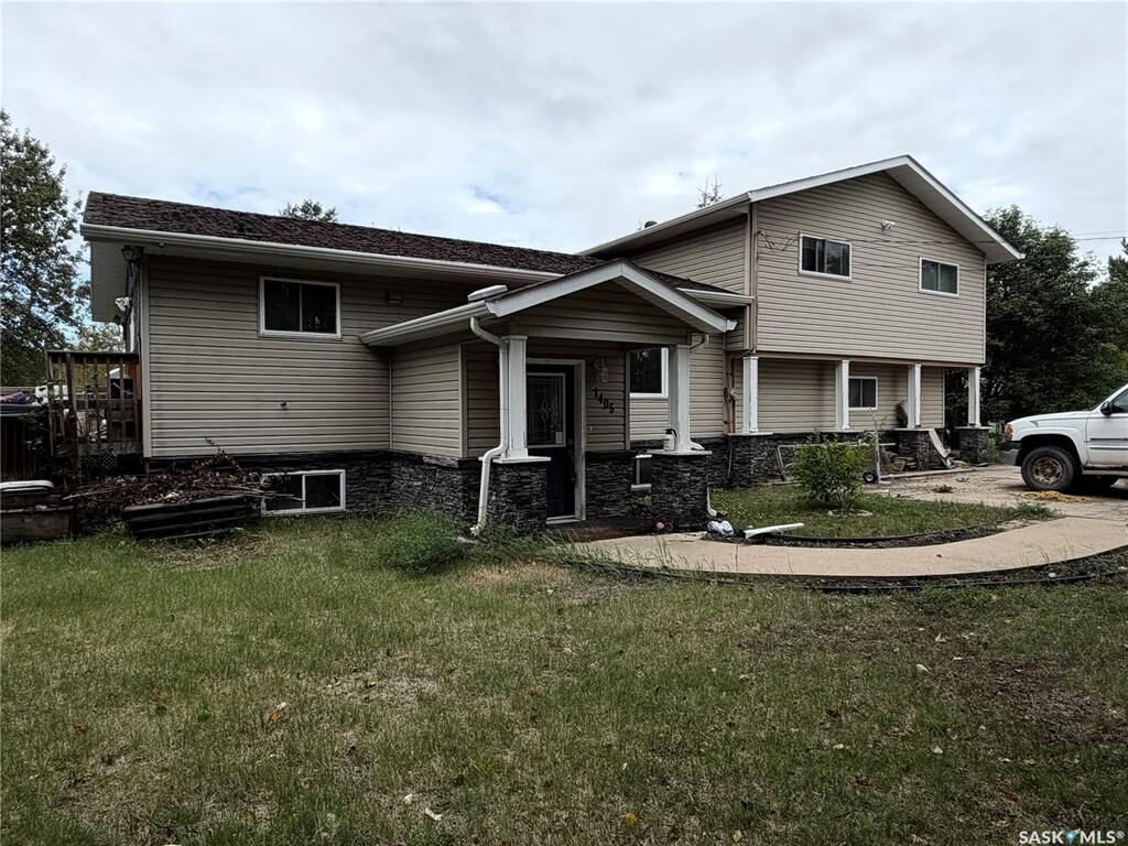 Property Photo:  1405 4th Avenue NW  SK S6V 5R3 
