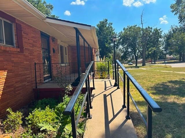 Property Photo:  804 N 7th  OK 73077 