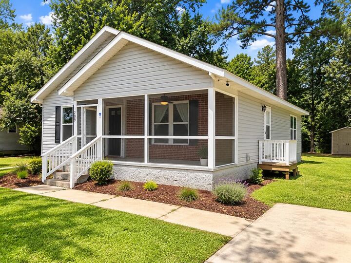 Property Photo: 209 Henderson St GA 31792