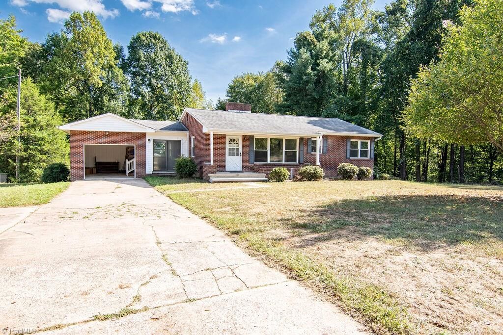 Property Photo: 1428 US Highway 311 N NC 27052