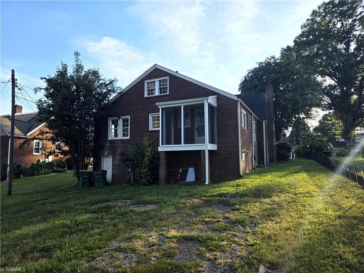 Property Photo:  607 W Main Street  NC 27041 