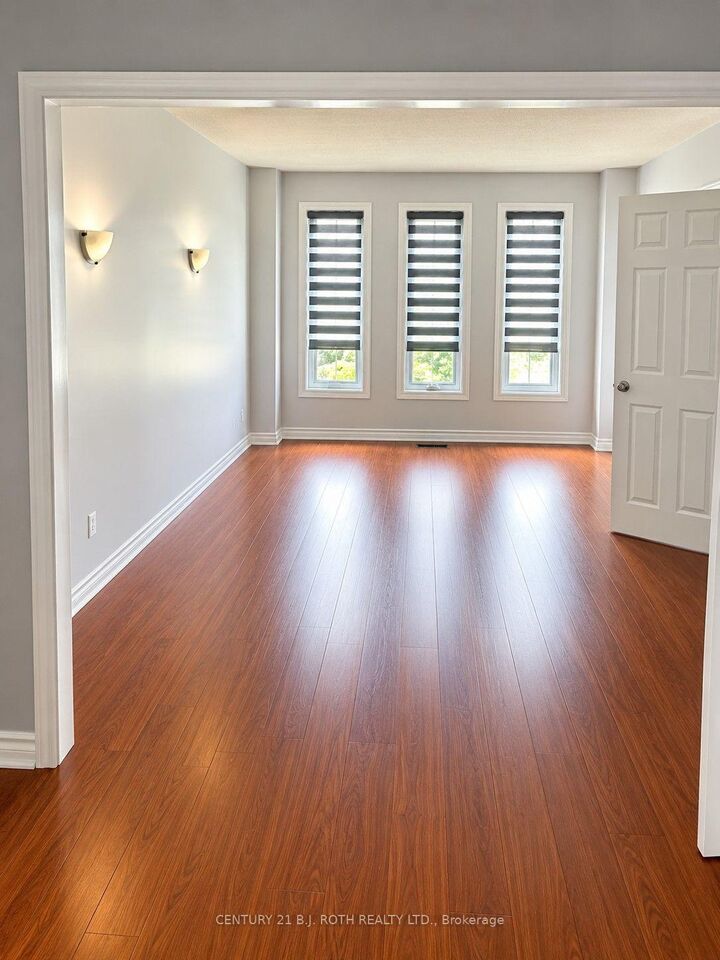 Property Photo:  509 Grove Street E  ON L4M 5Z4 