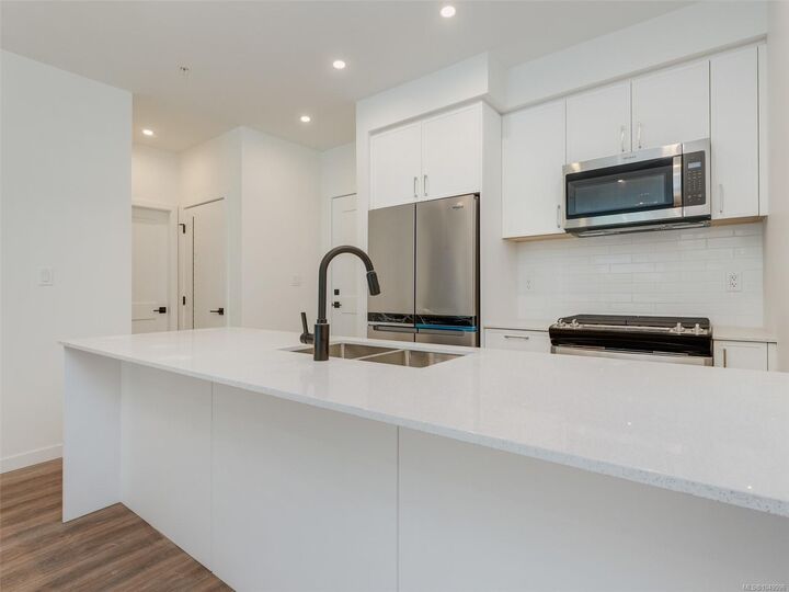 Property Photo:  654 Granderson Rd #413  BC V9B 7B9 