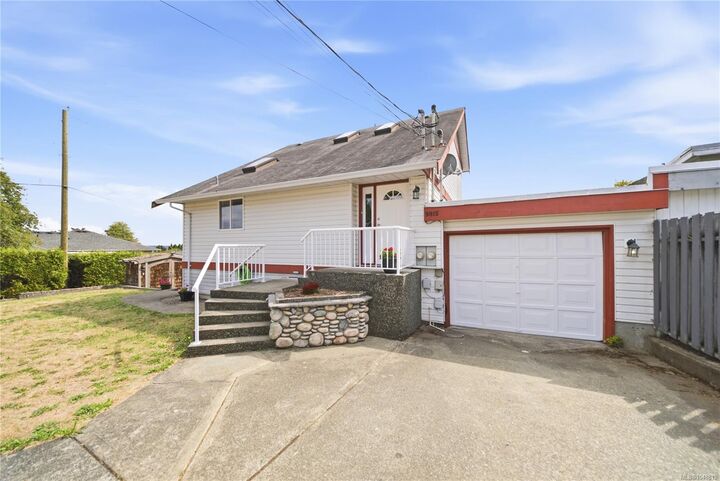 Property Photo:  9815 Cedar St  BC V0R 1K0 