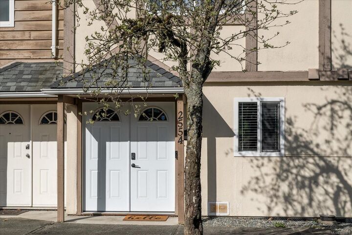 Property Photo:  2554 Highland Blvd  BC V9S 3N8 