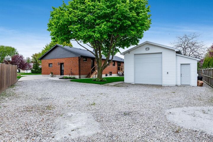 Property Photo:  66 Shawnee Court  ON N8H 5A9 