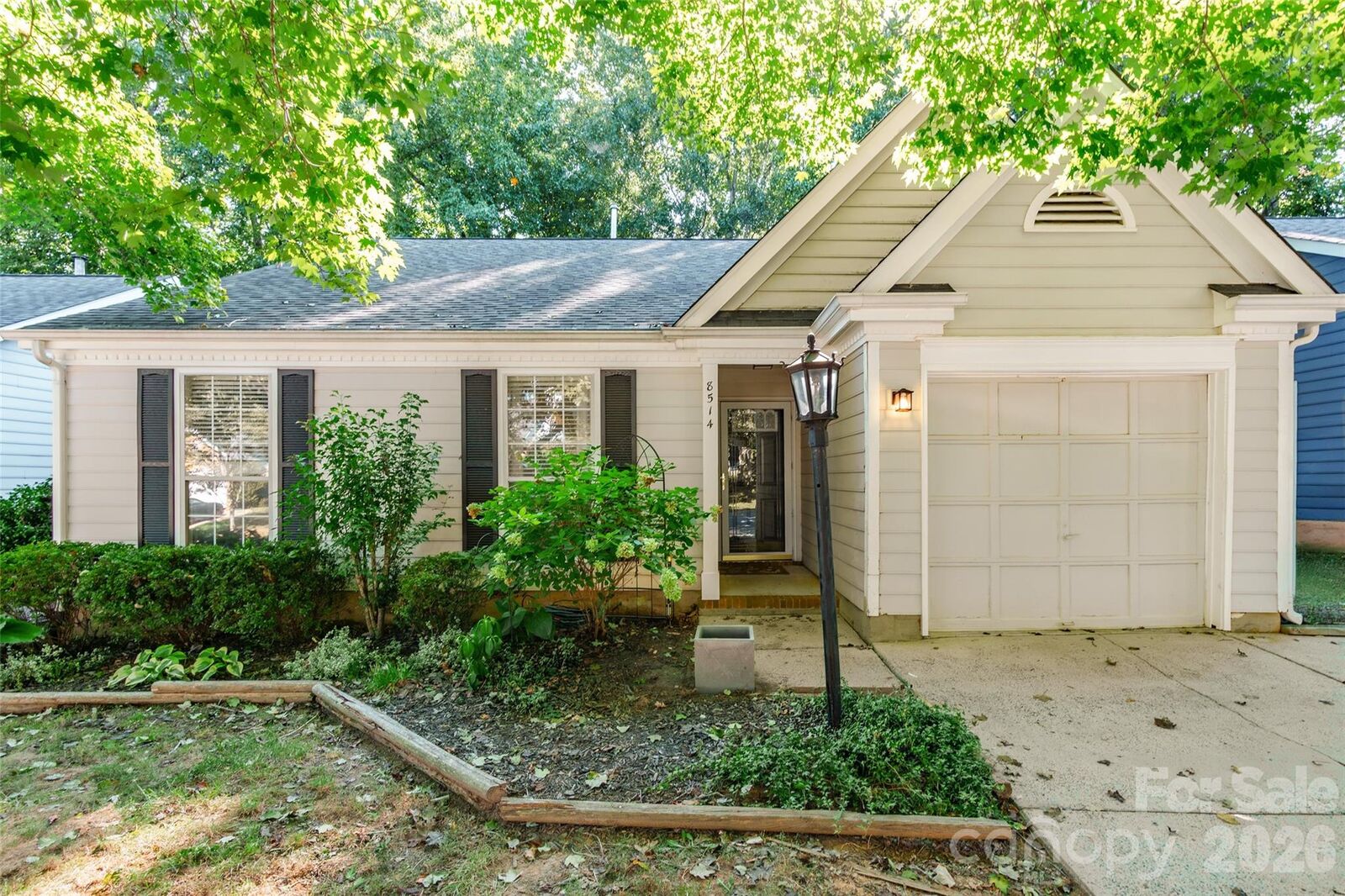 Property Photo: 8514 Lockerbie Lane NC 28215