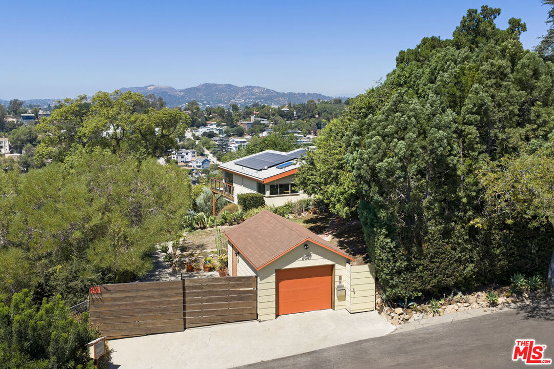 Property Photo:  2021 Park Dr  CA 90026 