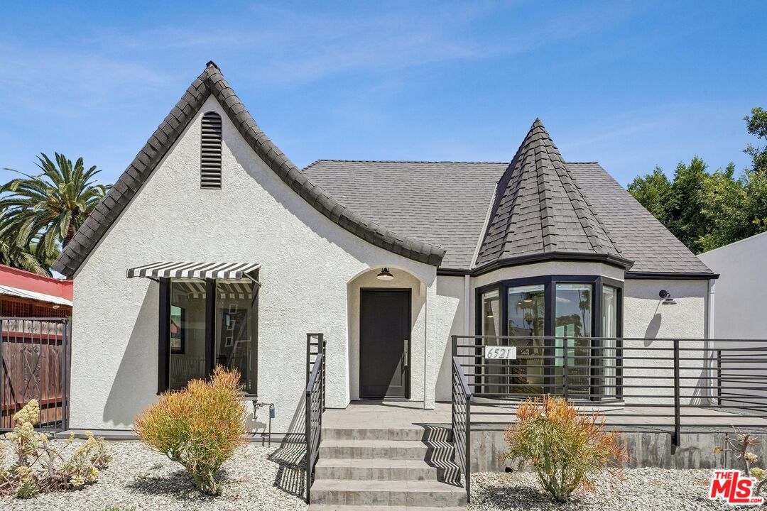 Property Photo: 6521 Homewood Ave CA 90028