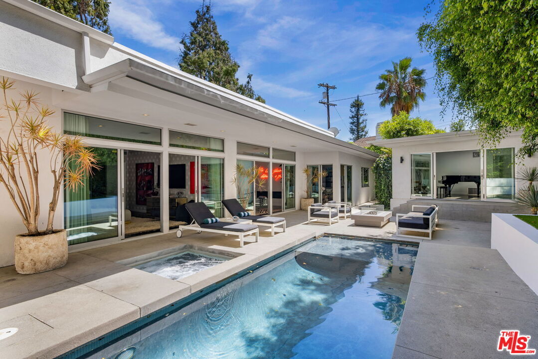 Property Photo:  1311 N Beverly Dr  CA 90210 
