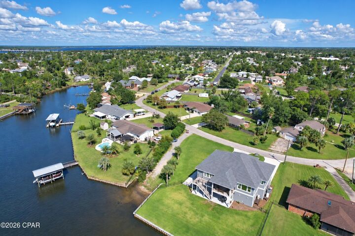 Property Photo: 705 W 8th Street Circle FL 32444