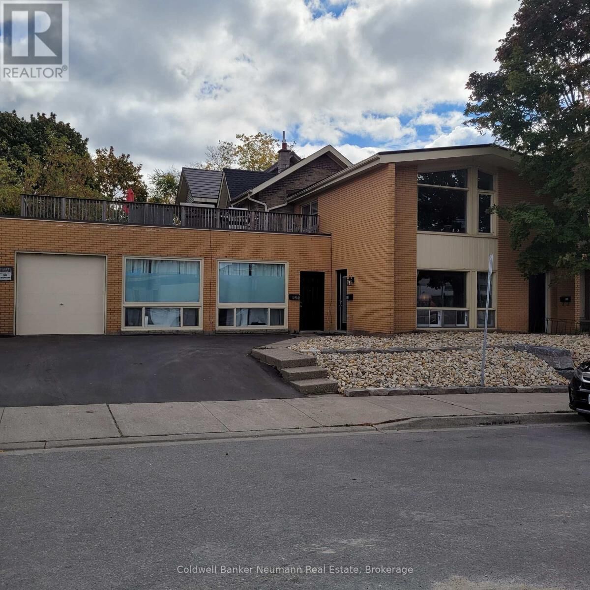 Property Photo:  95 Farquhar Street  ON N1H 3N4 