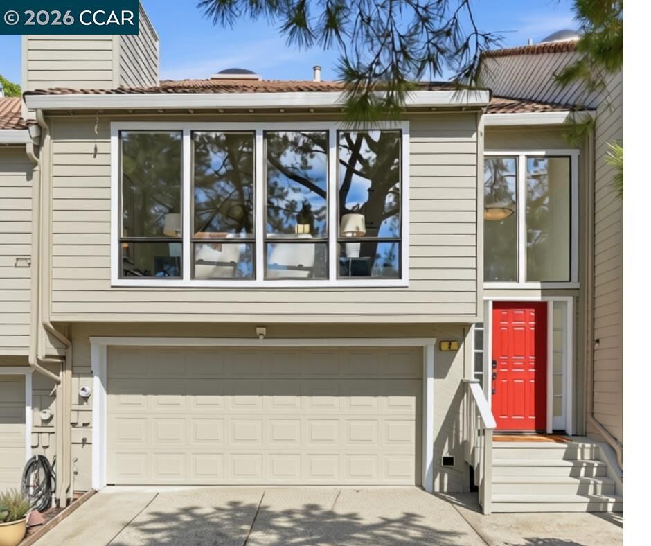 Property Photo: 2 Heritage Oaks Rd CA 94523