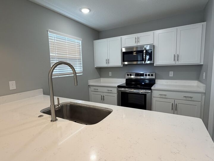 Property Photo:  4882 Kensington Lane  FL 32539 