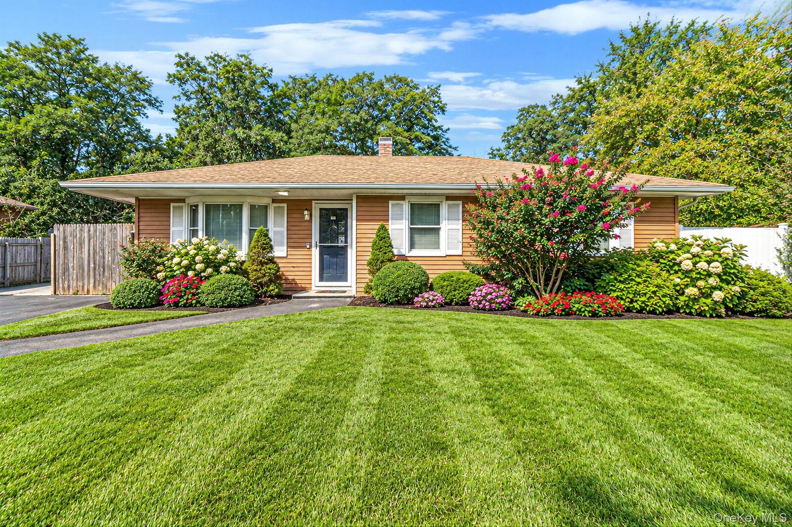Property Photo:  542 Agamemnon Avenue  NY 11713 