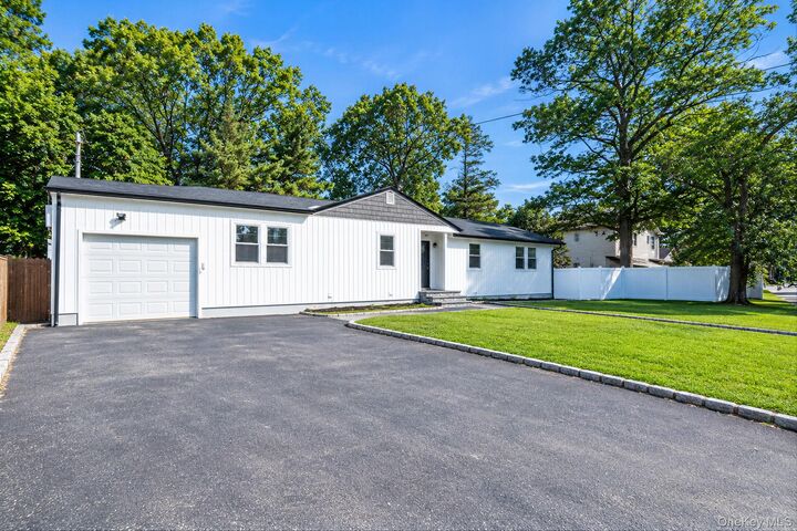 Property Photo:  93 Putnam Avenue  NY 11704 