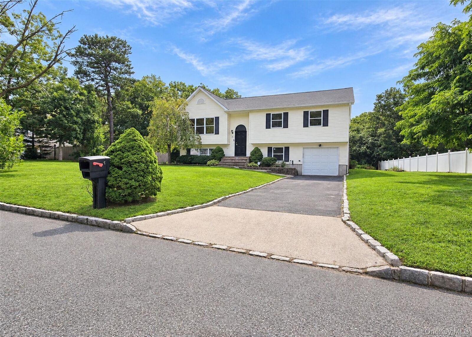 Property Photo:  6 Gordal Lane  NY 11727 